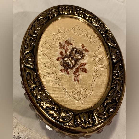 Vintage Powder/Trinket Embroidery Glass Dish - Picture 3 of 6